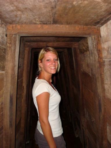 In de Vinh Moc tunnels