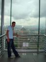 In de loopbrug van de Petronas Twin Towers