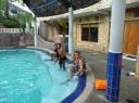 Sab & Tim vs. Flipper!