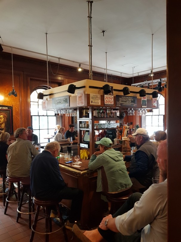 De bar in Cheers