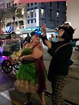 Feestgangers bij de parade