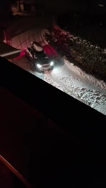 De auto die de heuvel niet opkomt.