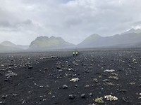 Kilometers lang zwart vulkaanzand op de zandvlakte van de Myrdalsjökull