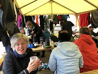 In de kooktent annex droogtent...