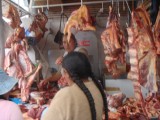 Vleesafdeling op de markt