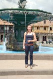 Elien aan de fontein op plaza di arma
