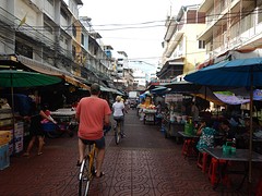 fietsen over de markt