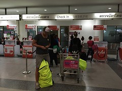 Inchecken voor de vlucht naar Kuala Lumpur