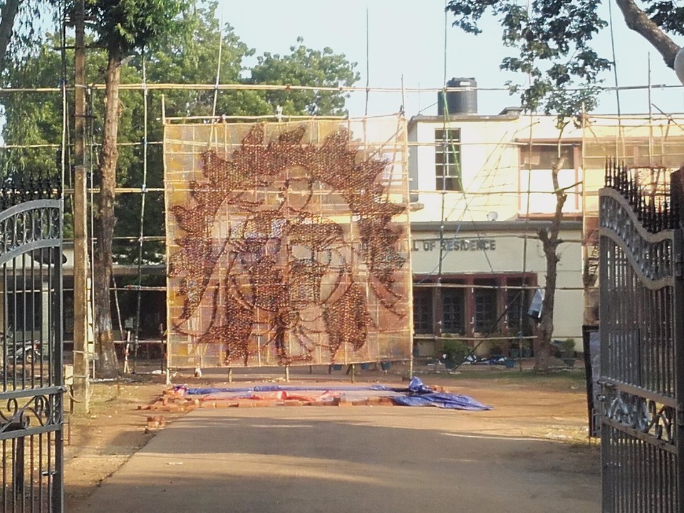 Overblijfselen van Deeya-kunstwerk