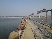 Ponton(zomer)brug Varanasi