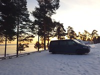 wel mooi in het landschap de camper