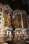 Tempel van cement en boter, fraai beschilderd