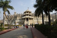 Overzicht van de tempel voorzijde