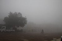 Dichte mist tijdens het begin van de rit