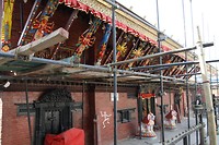 Kleurig onder renovatie en in de stutten