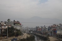 Kathmandu haar rivier met al haar vervuiling