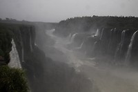 Wolken mist stijgen op