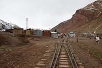 Oude spoorrails, hopelijk niet meer ingebruik (zie latere foto)