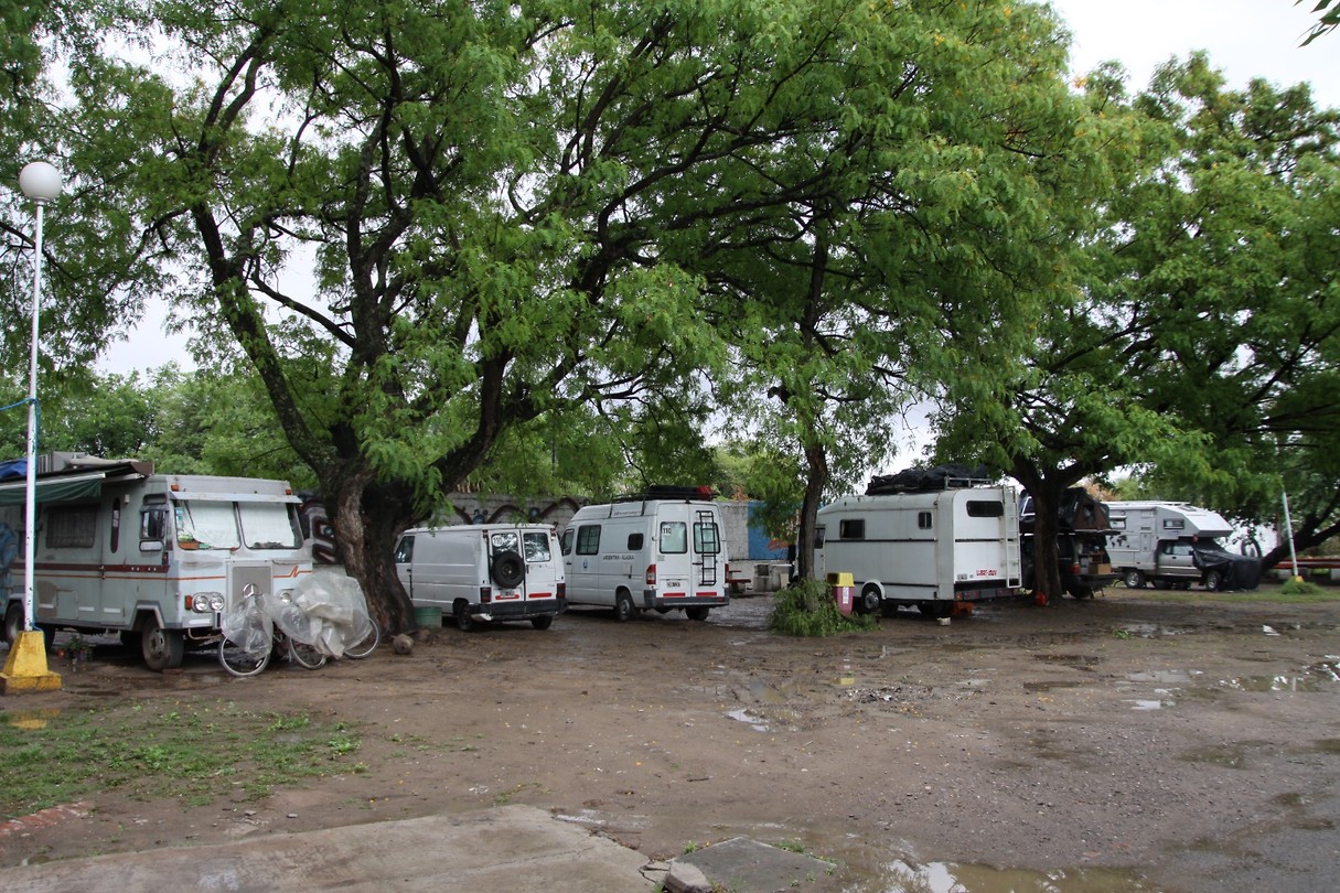 Campers op de camping in Salta, daar werd het drukker. Blijkbaar Salta - Cafayate een populiar stuk