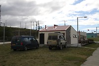 De camping... perfect gewoon achter de tourist info parkeren douche 9 to 9 idem toilet, wind gratis