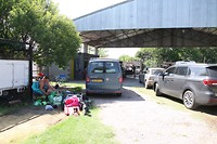 Opruimen bij de wasstraat