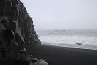 Basalt en zeer gevaarlijke golven, reeds twee toeristen verloren van deze golven.