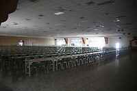 Enorme eetzaal in het klooster, je mag pas weg als het gezang klaar is en bord leeg