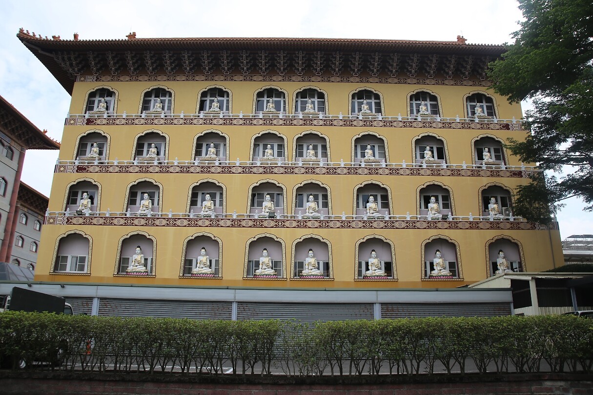 Buda multiples