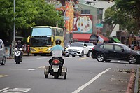 Driewielbrommer, net als bij een fiets bij ons