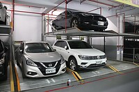 Daar staat ie dan in de garage onder het hotel