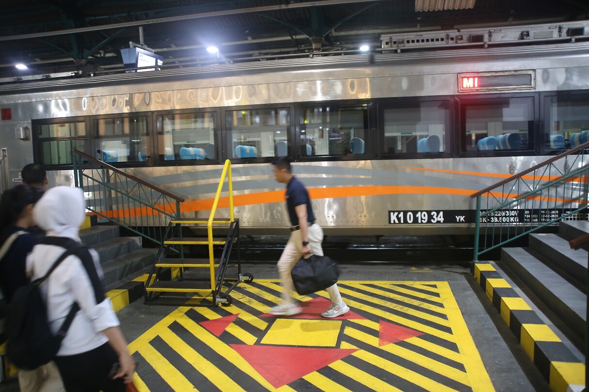 Door de trein dus