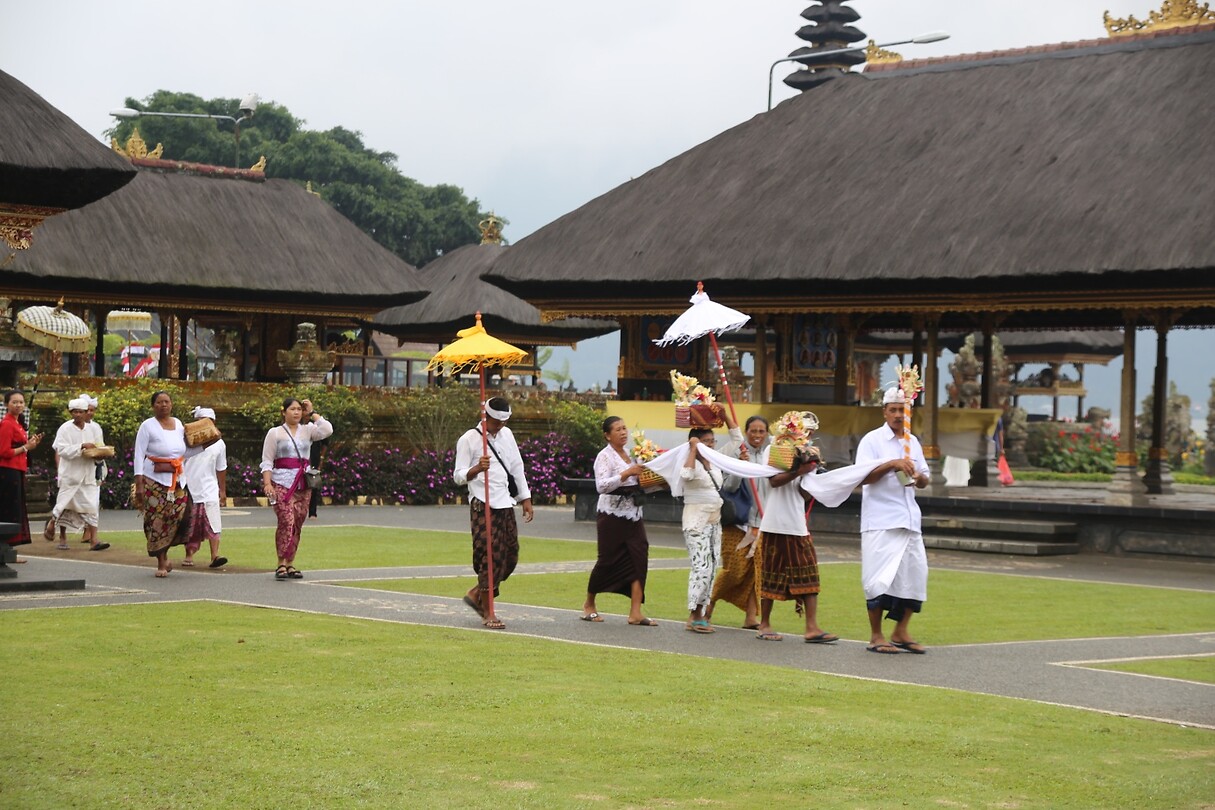 Processie na de 'dienst'