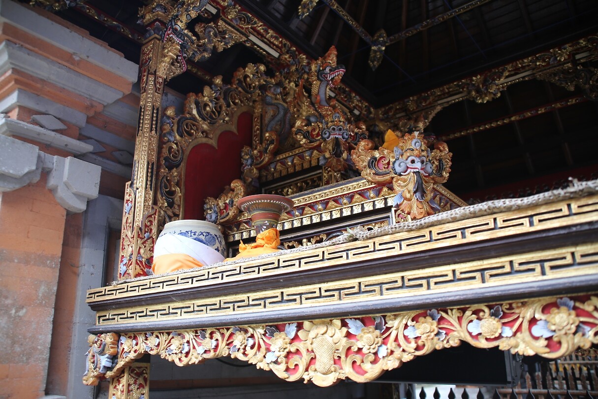 In de tempel