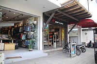 Moderne shops zijn er ook