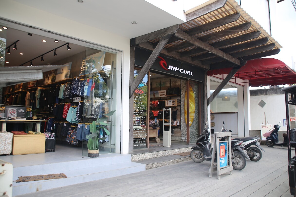 Moderne shops zijn er ook