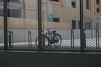 Fiets bij metro, hier ook