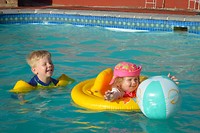 De strandbal heeft al voor heel wat uren plezier gezorgd