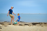 Voetballen met papa bij Keurboomslagoon