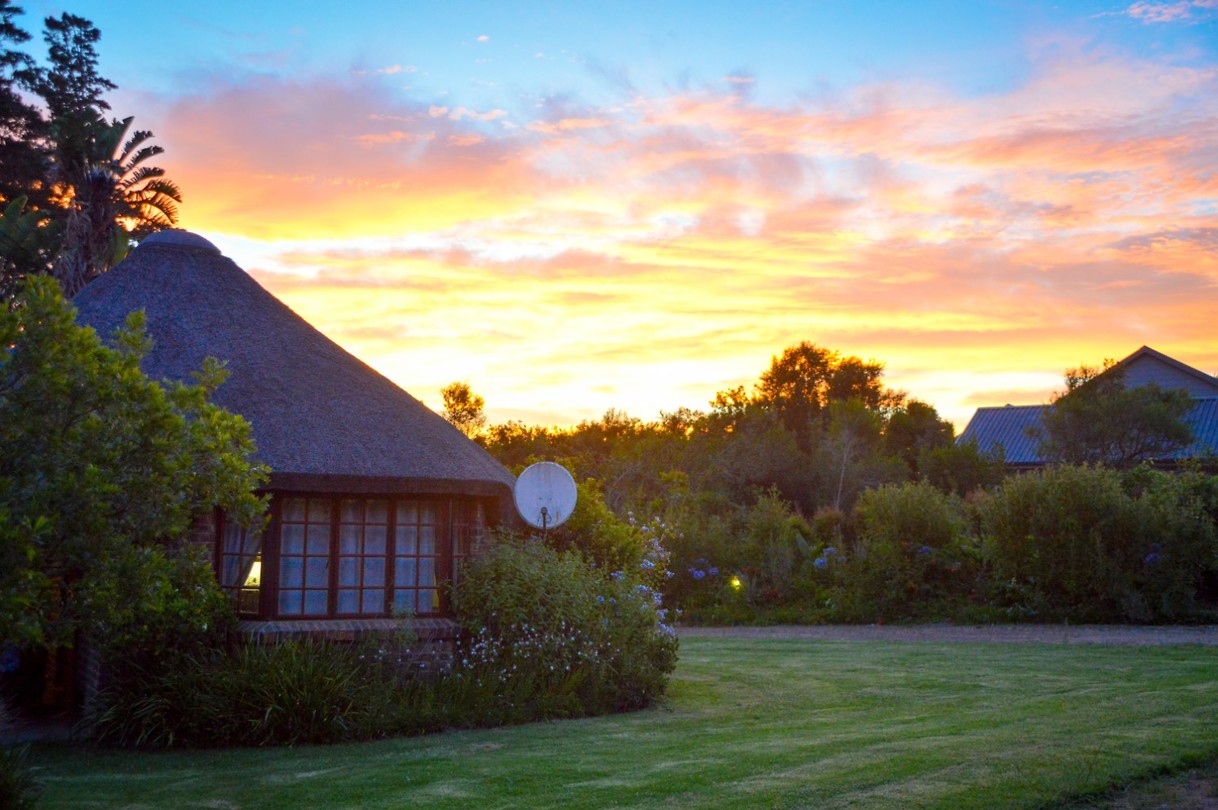 Zonsondergang bij Coral Tree Cottages