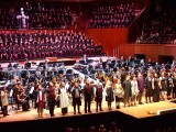 Acteurs/zangers voorstelling Mass Leonard Bernstein