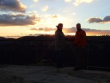 Ondergaande zon met ons