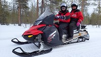 Op de sneeuwscooter