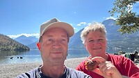 Met eigen gemaakte cake van Janet, gastvrouw B&B