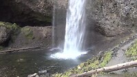 Jaap loopt achter waterval