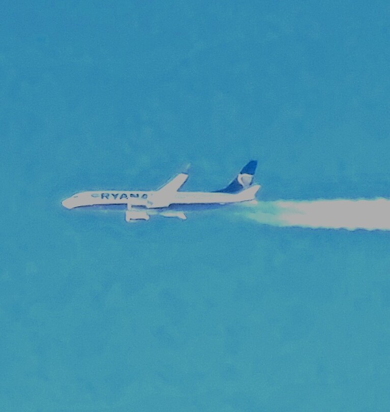 Vliegtuig boven me tijdens de vlucht .....