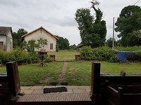 Het aangrenzend terrein