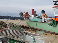 Visnet uit de knoop halen