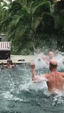 " het" populaire zeeman mag ik overvaren spel in het zwembad!!