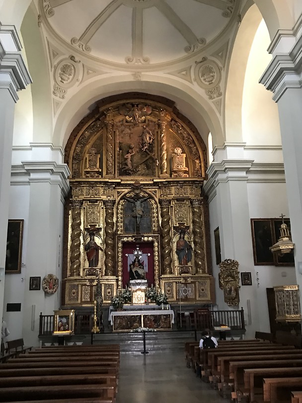 Kijkje in de kerk van het Alhambra