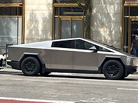 De Tesla truck hier op straat